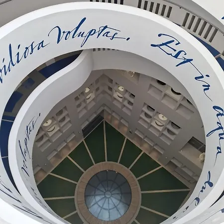 ベッド・アンド・ブレックファスト Marty